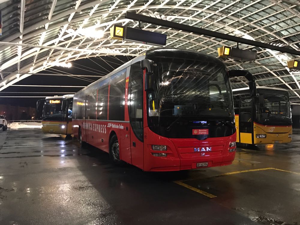 Postauto - MAN Lion's Regio * Bernina Express * an der Postautostation in Chur, am 15.2.18 