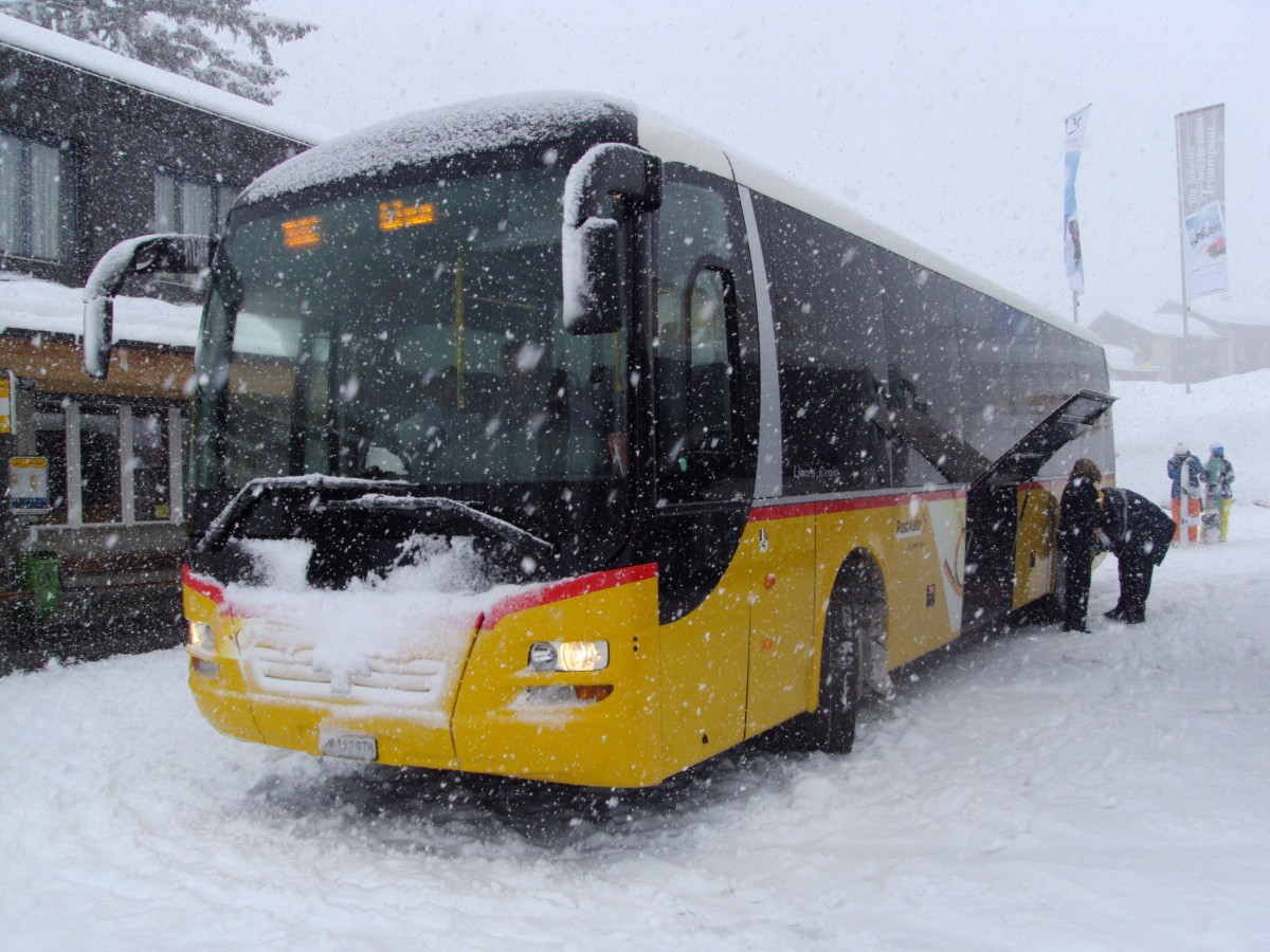 POSTAUTO-MAN Lions Regio bei starkem Schneefall in Parpan,Post am 17.2.14.