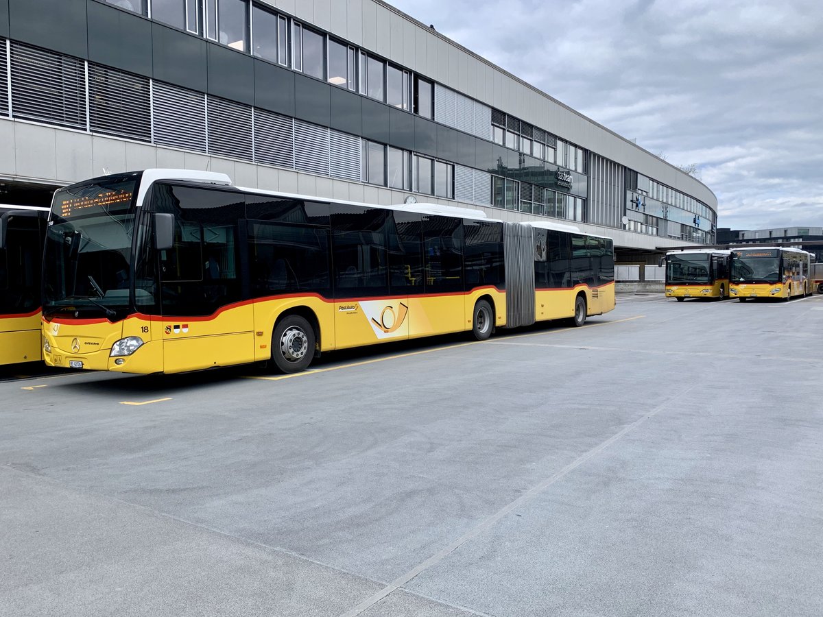 PostAuto MB C2 G Euro 5 am 3.5.19 bei der Poststation in Bern parkiert, mit einem weiteren MB C2 G im Hintergrund.