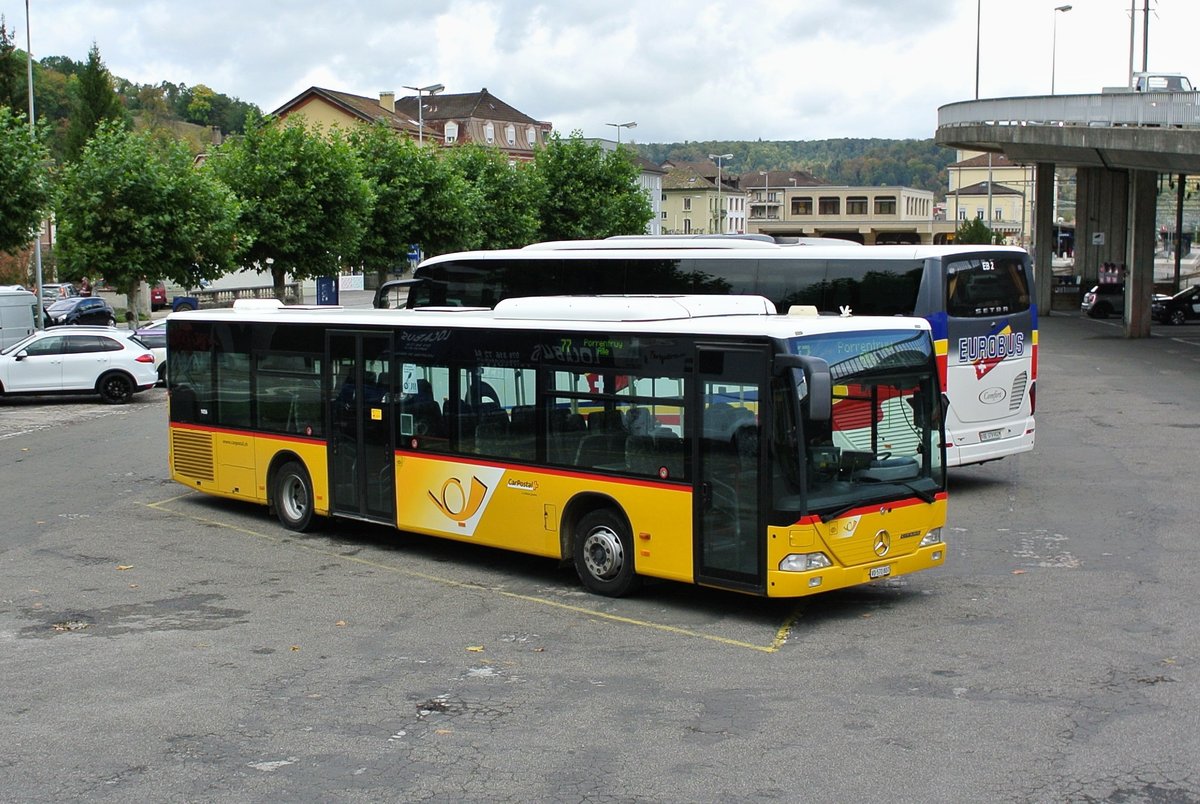 Postauto MB Citaro I beim Bahnhof Porrentruy, 06.10.2017.