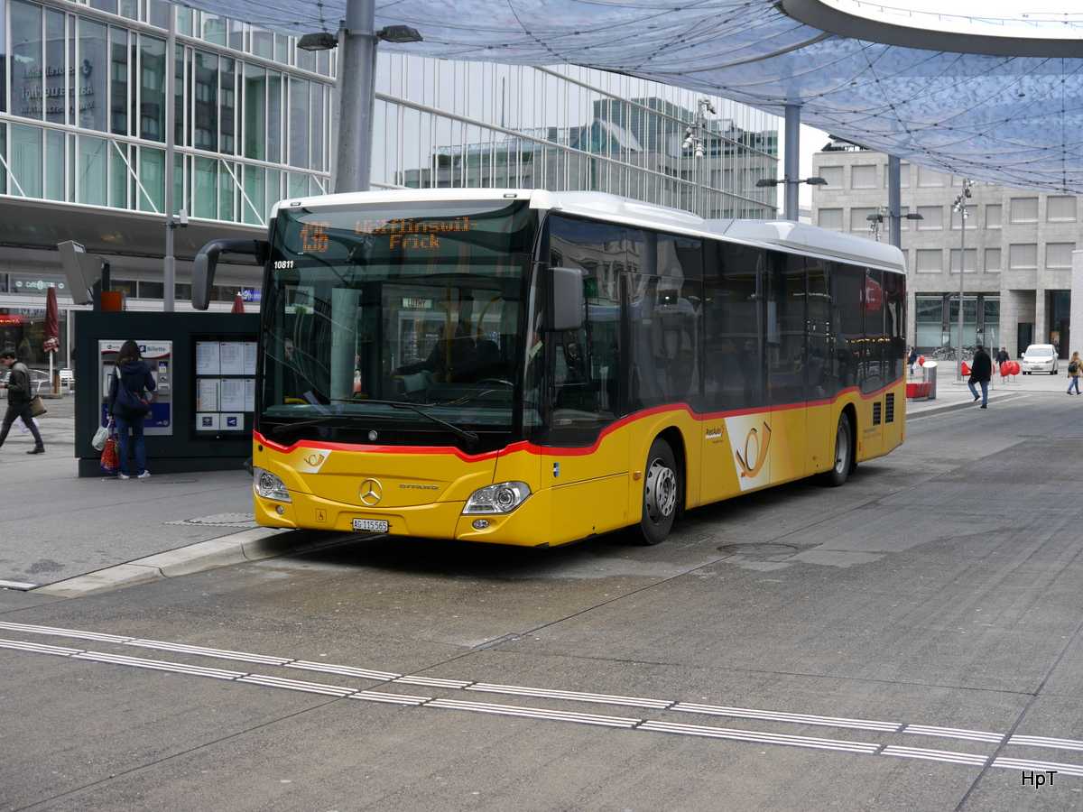 Postauto - Mercedes Citaro AG 115565 bei den Bushaltestellen vor dem Bahnhof in Aarau am 27.01.2018
