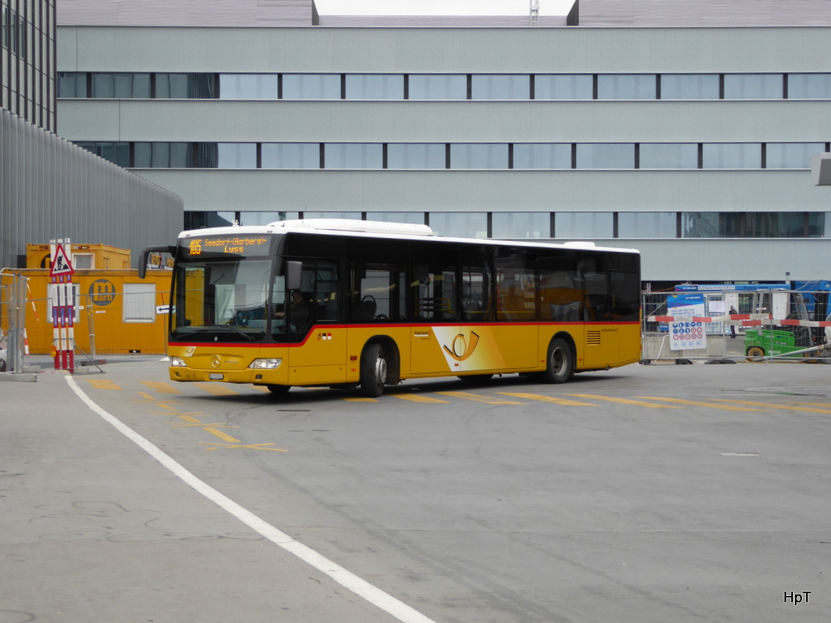 Postauto - Mercedes Citaro BE 555831 in Bern bei den Postautohaltestellen auf dem Dach des Bahnhof Bern am 23.10.2015