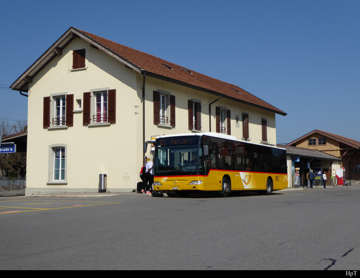 Postauto - Mercedes Citaro  FR  300633 vor dem Bahnhof Kerzers am 30.03.2019