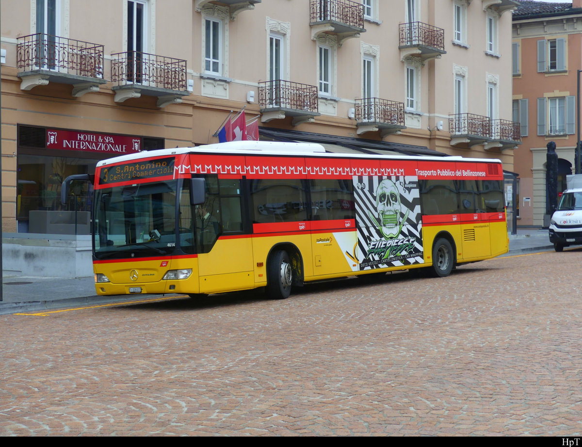 Postauto - Mercedes Citaro  TI 228017 in Bellinzona bei den Bushaltestellen beim Bahnhof am 12.02.2021