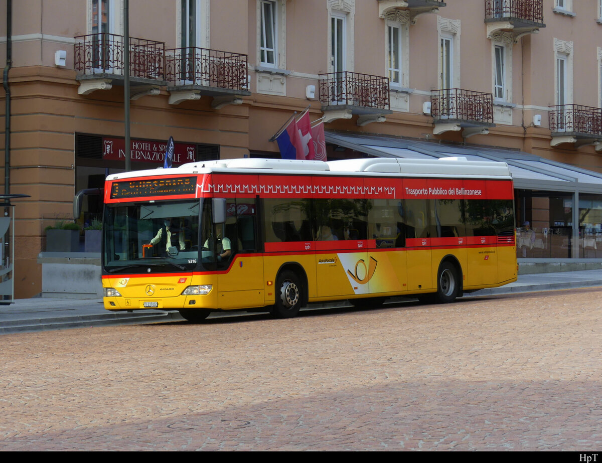 Postauto - Mercedes Citaro  TI  237032 vor dem Bahnhof in Bellinzona am 28.09.2021