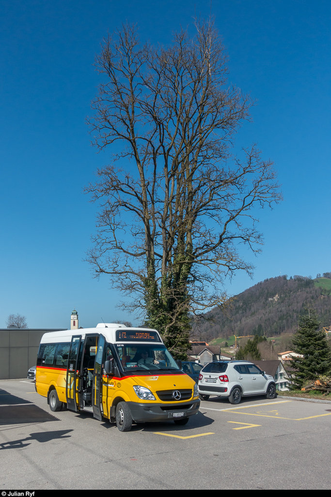 Postauto Mercedes Sprinter 9218 am 7. April 2018 am Bahnhof Dietfurt.
