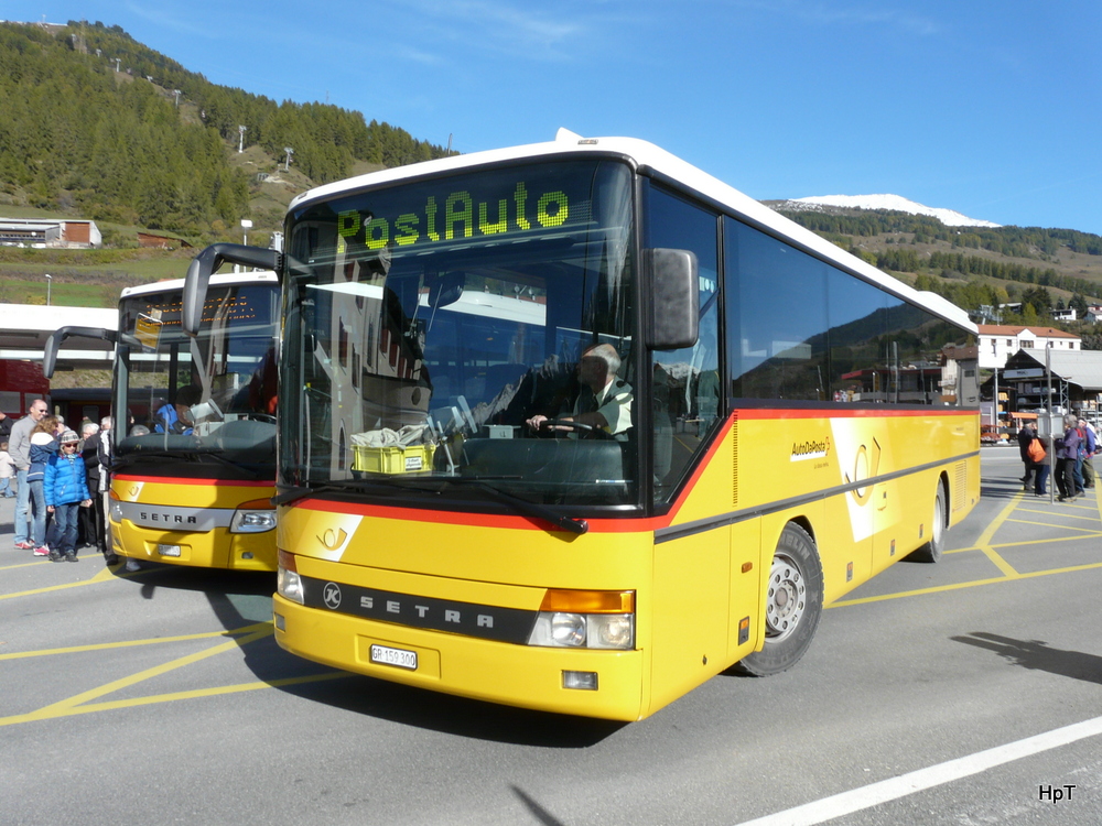 Postauto - Setra  GR 159300 beim Busbahnhof in Scouol-Tarasp am 18.10.2013