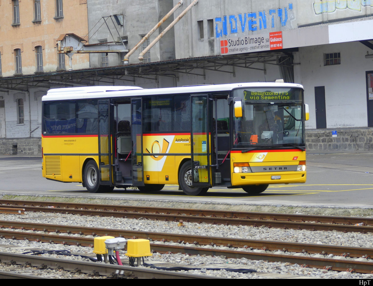 Postauto - Setra S 313 UL  TI  233555 in Giubiasco beim Bahnhof am 12.02.2021