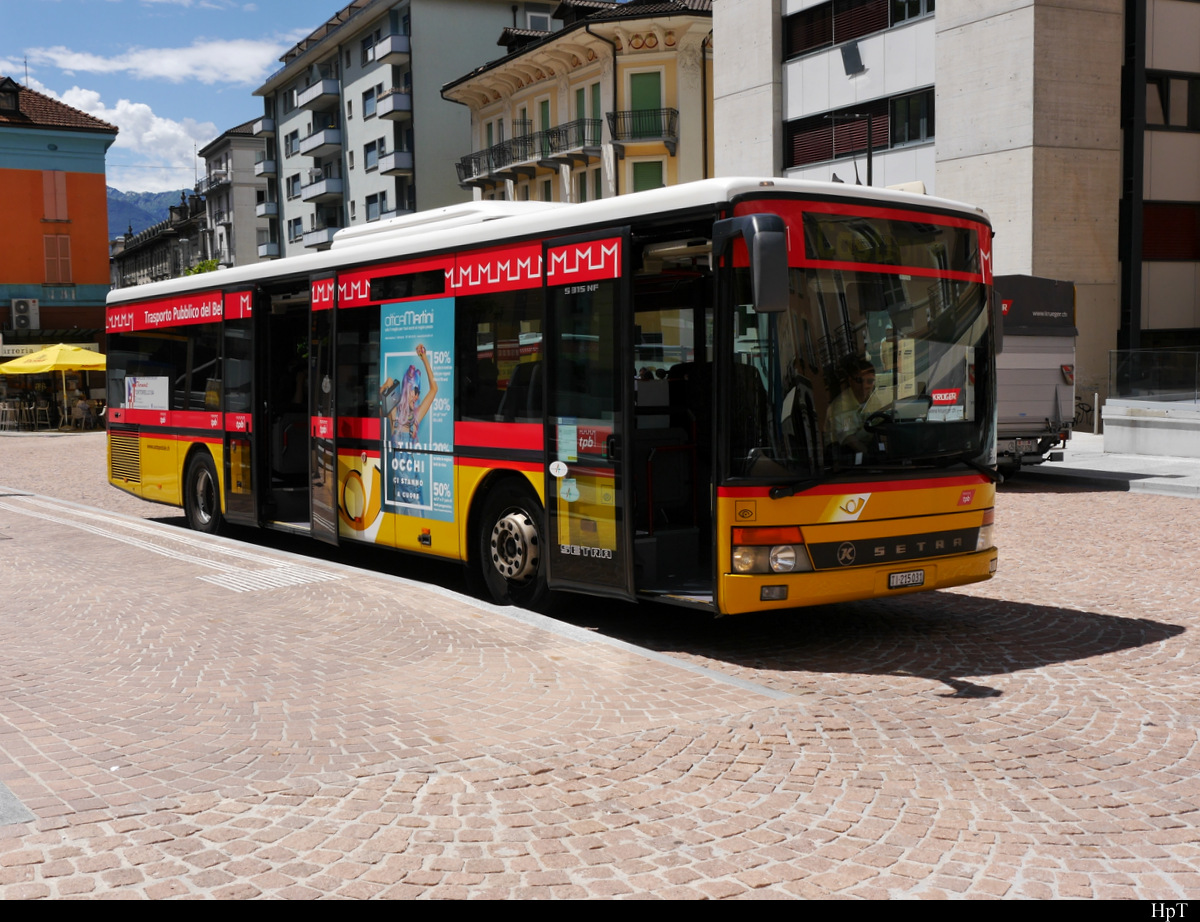 Postauto - Setra S 315 NF  TI  215031 unterwegs in der Stadt Bellinzona am 17.07.2020
