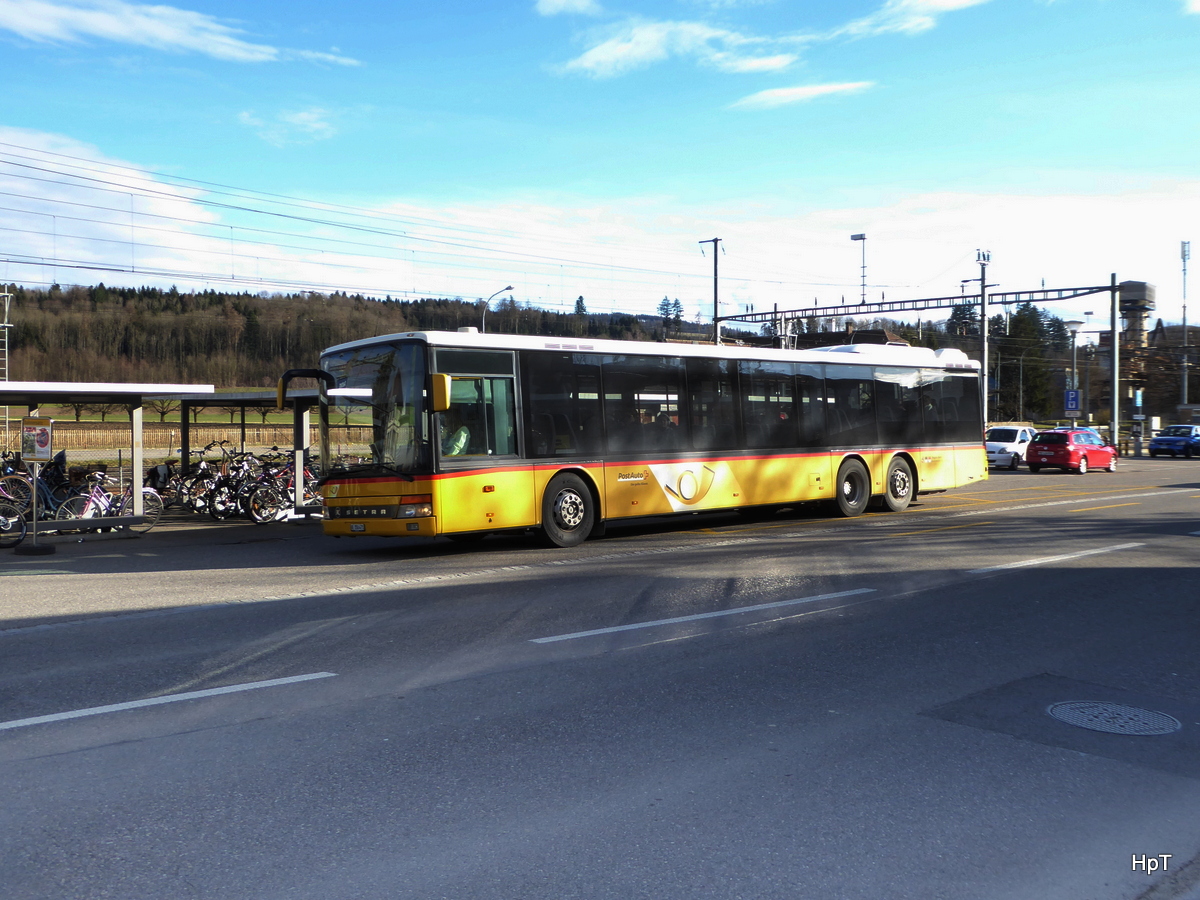 Postauto - Setra S 319 NF  BE 350471 als BLS Bahnersatz ( Kerzers - Lyss ) unterwegs nach Lyss beim Zwischenhalt in Aarberg beim Bahnhof 15.03.2018