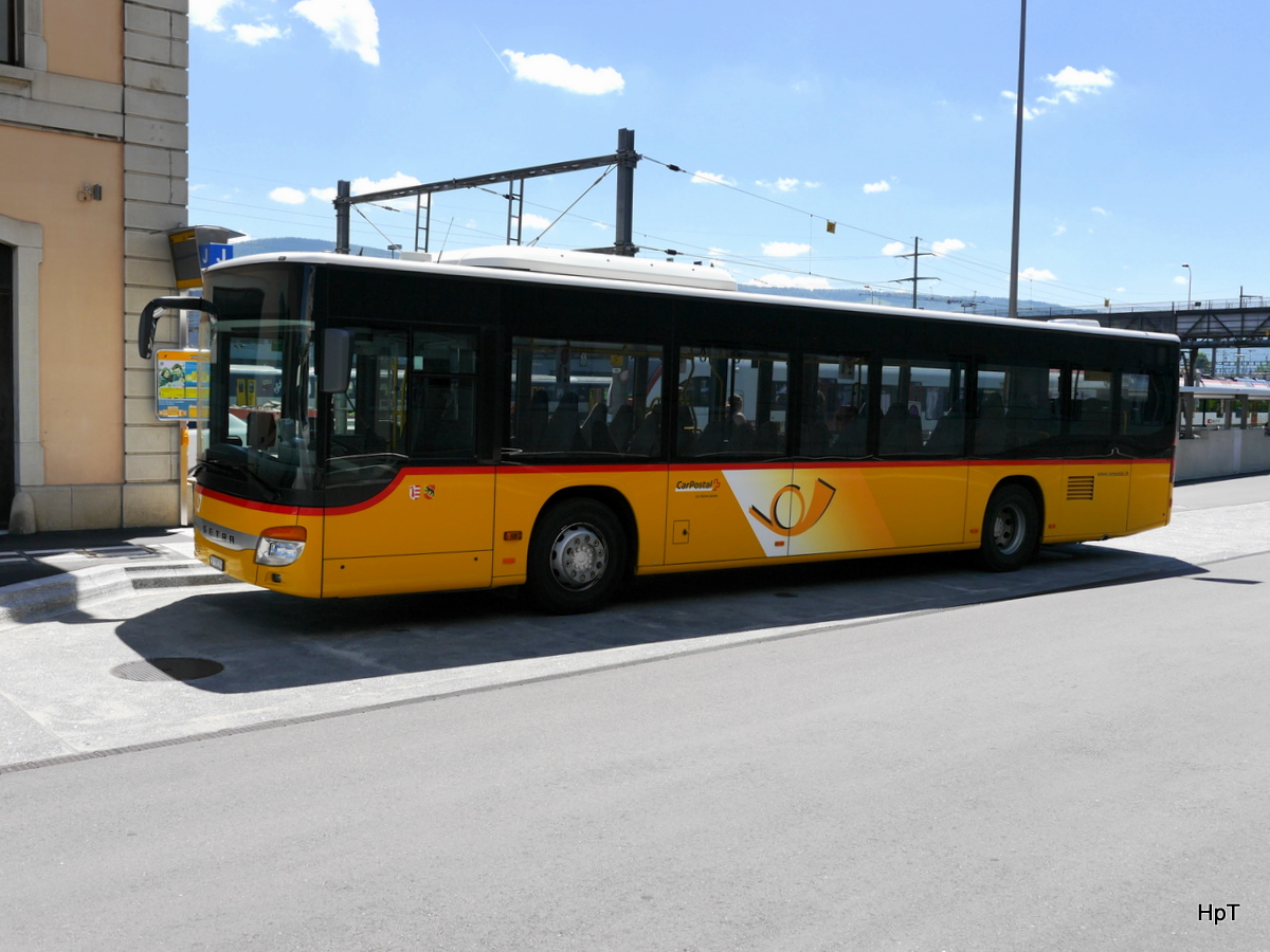 Postauto - Setra S 415 NF  JU 59239 bei den Bushaltestellen beim Bahnhof in Delemont am 09.07.2016