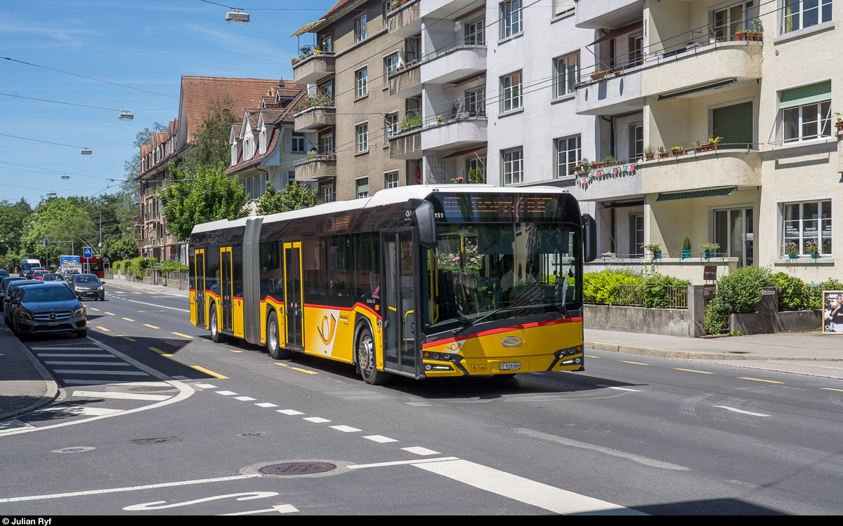 Postauto Urbino am 8. Juni 2019 in der Länggasse.