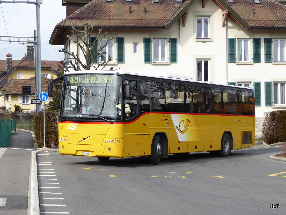 Postauto - Volvo 8700  VD 570820 beim Bahnhof in Echallens am 18.02.2016