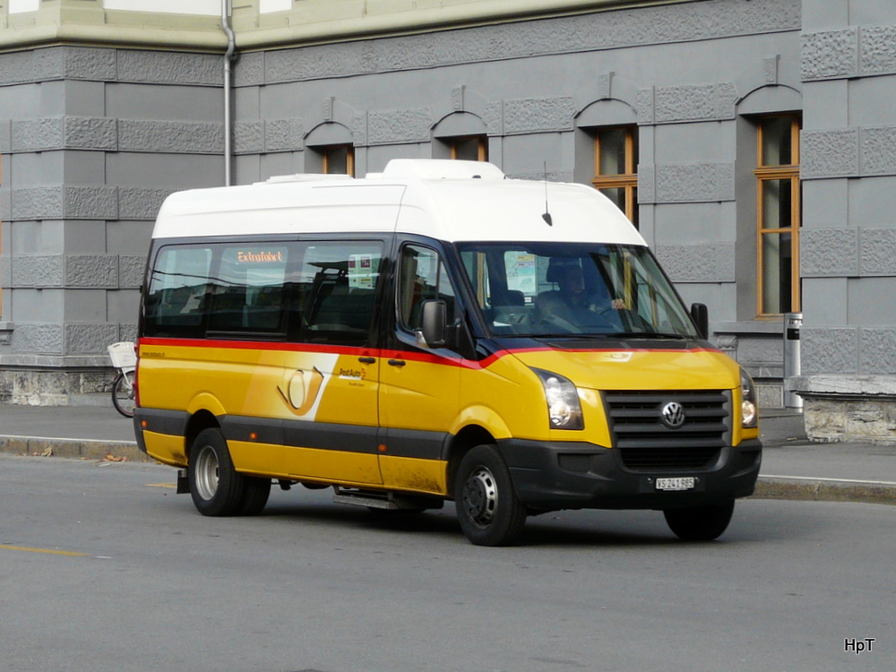 Postauto - VW Bus  VS  241985 bei den Bushaltestellen vor dem Bahnhof in Brig am 25.10.2013