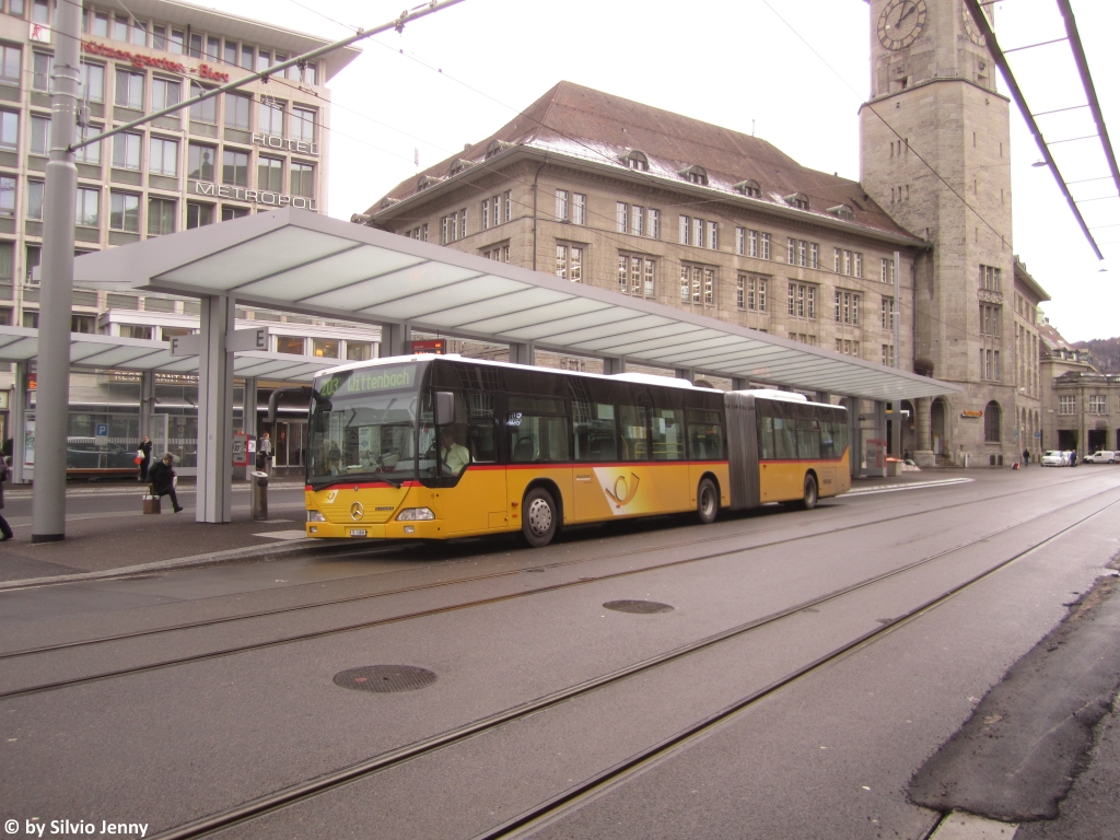 Postauto/Eurobus Nr. 8 (Mercedes Citaro O530G) am 11.12.2017 beim Bhf. St. Gallen. Nach einer weiteren Fahrzeugerneuerung bei Eurobus Mitte 2017 ist der hier zu sehende Citaro Nr. 8 der letzte Citaro1 bei Eurobus Arbon.