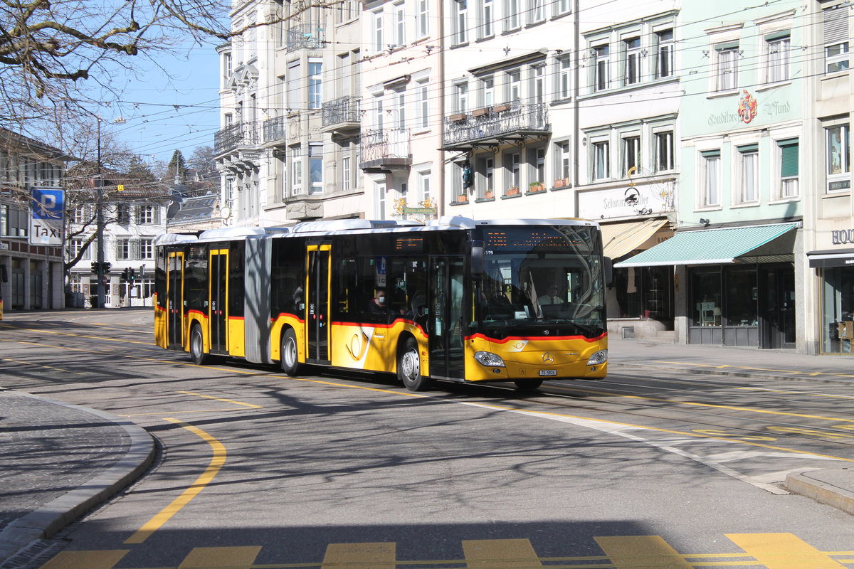 Postauto/PU Eurobus Nr. 16 (Mercedes Citaro C2 O530G) am 28.3.2021 in St.Gallen, Marktplatz. Mit diesem Citaro beschafft Eurobus nach 8 Jahren wieder einen Citaro und erstmals ein 4-türiger Gelenkbus