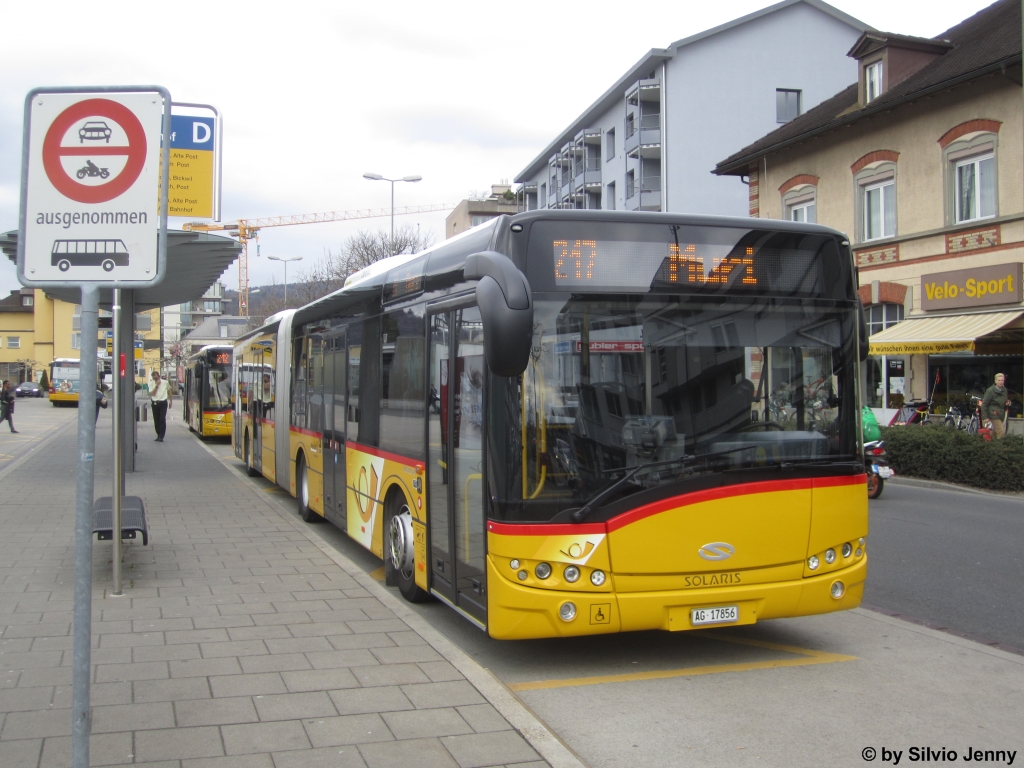 Postauto/PU Kuhn AG 17856 (Solaris Urbino 18) am 1.4.2016 beim Bhf. Affoltern am Albis. Seit Dezember 2015 werden nun auch auf der Linie 217 erstmals Gelenkbusse eingesetzt.