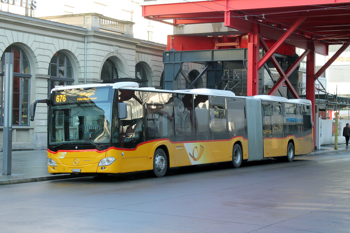 Postauto/PU Motrag Nr. 395 (Mercedes Citaro C2 O530G) am 17.2.2021 in Winterthur, Hauptbahnhof. Nach 8 Jahren beschafft Postauto erstmals wieder Gelenkbusse von Mercedes, während bis anhin hauptsächlich MAN und Solaris beschafft wurden.