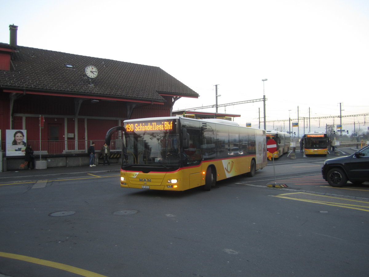 Postauto/PU Schuler SZ 69121 (MAN A21 Lion's City) am 3.12.2019 beim Bhf. Pfäffikon SZ