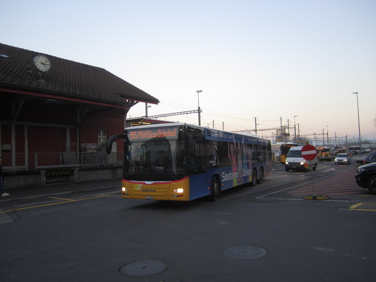 Postauto/PU Schuler SZ 69123 ''Seedam Center'' (MAN A36 Lion's CIty C) am 3.12.2019 beim Bhf. Pfäffikon SZ