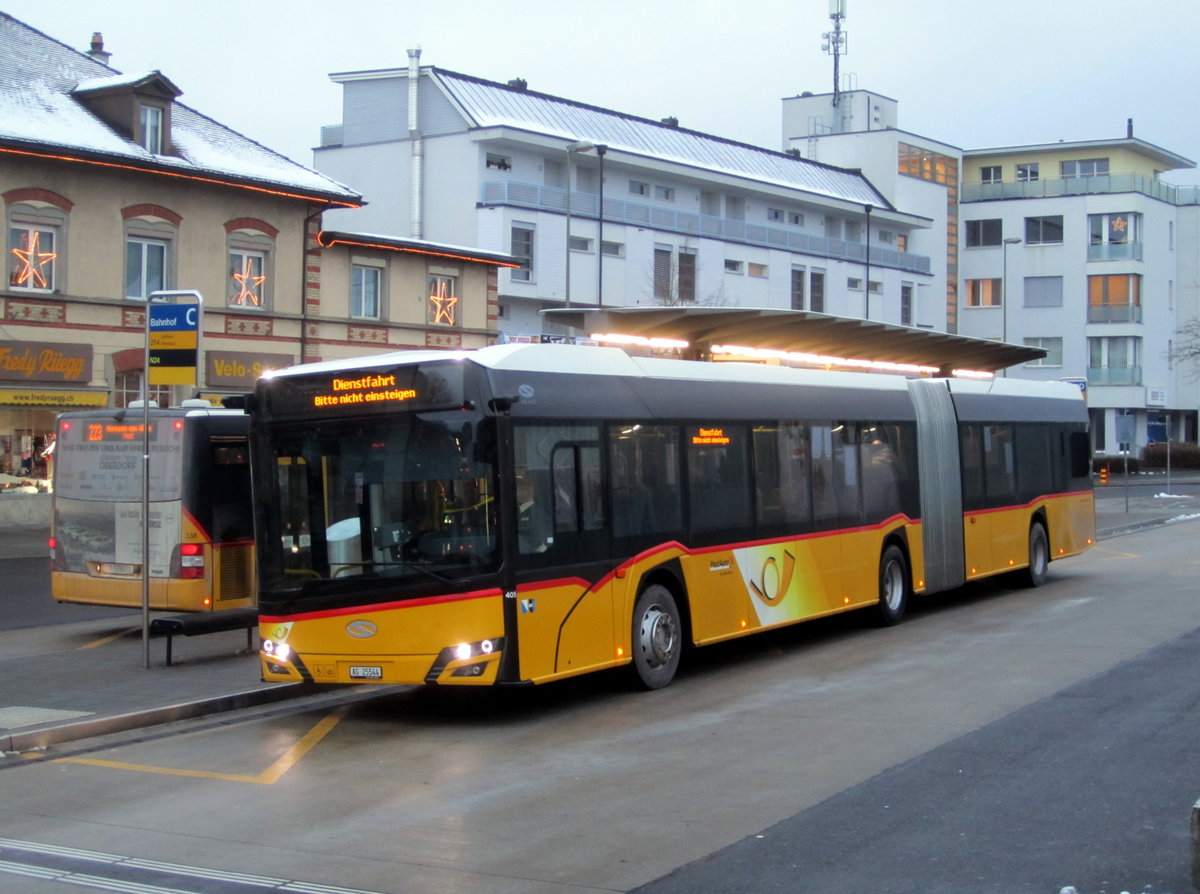 Postauto/PU Stutz Nr. 405 (Solaris New Urbino 18) am 10.12.2020 beim Bhf.. Affoltern am Albis. Dieser Wagen ist mit Rücksehkameras, sog. Mirror-Eyes, statt herkömmlichen Rückspiegel ausgestattet.