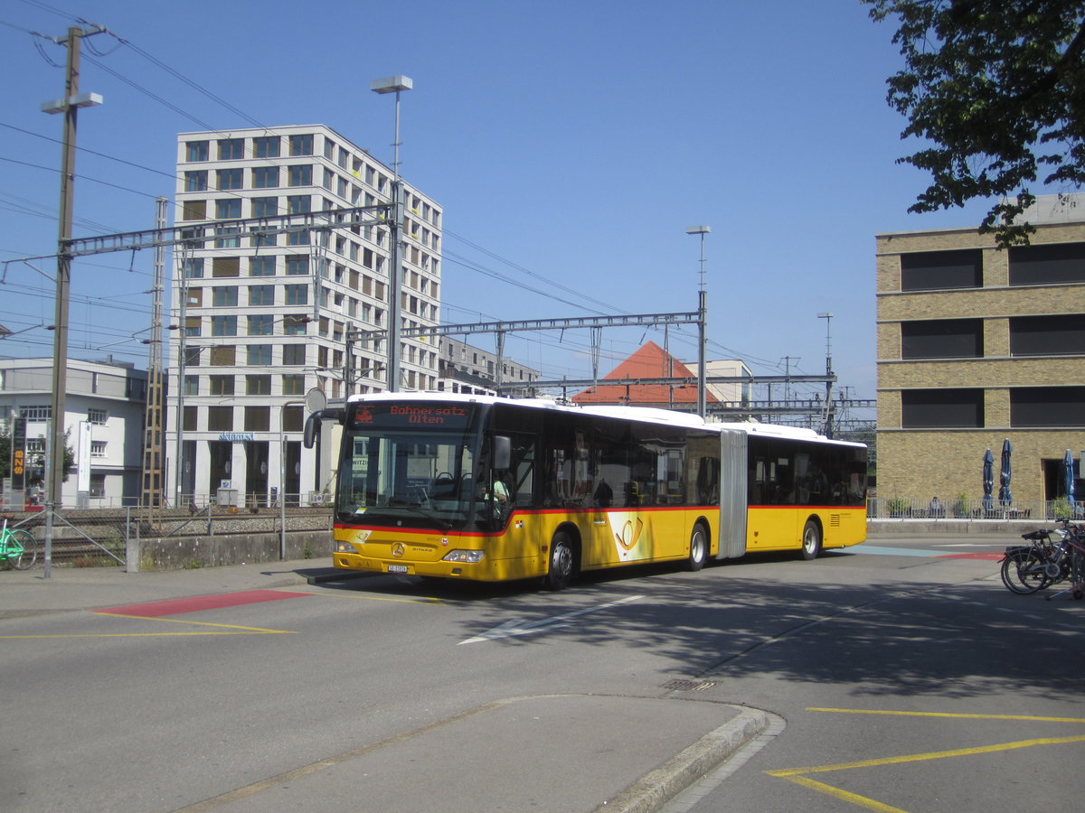 Postauto/PU Wyss Nr. 52 ''Wolfwil'' (Mercedes Citaro Facelift O530G) am 16.5.2020 als Bahnersatz für die S23, die aufgrund Bauarbeiten in Aarau zwischen Othmarsingen und Olten ausfiel, beim Bhf. Lenzburg. Planmässig sind in Lenzburg keine Postautos zu sehen.