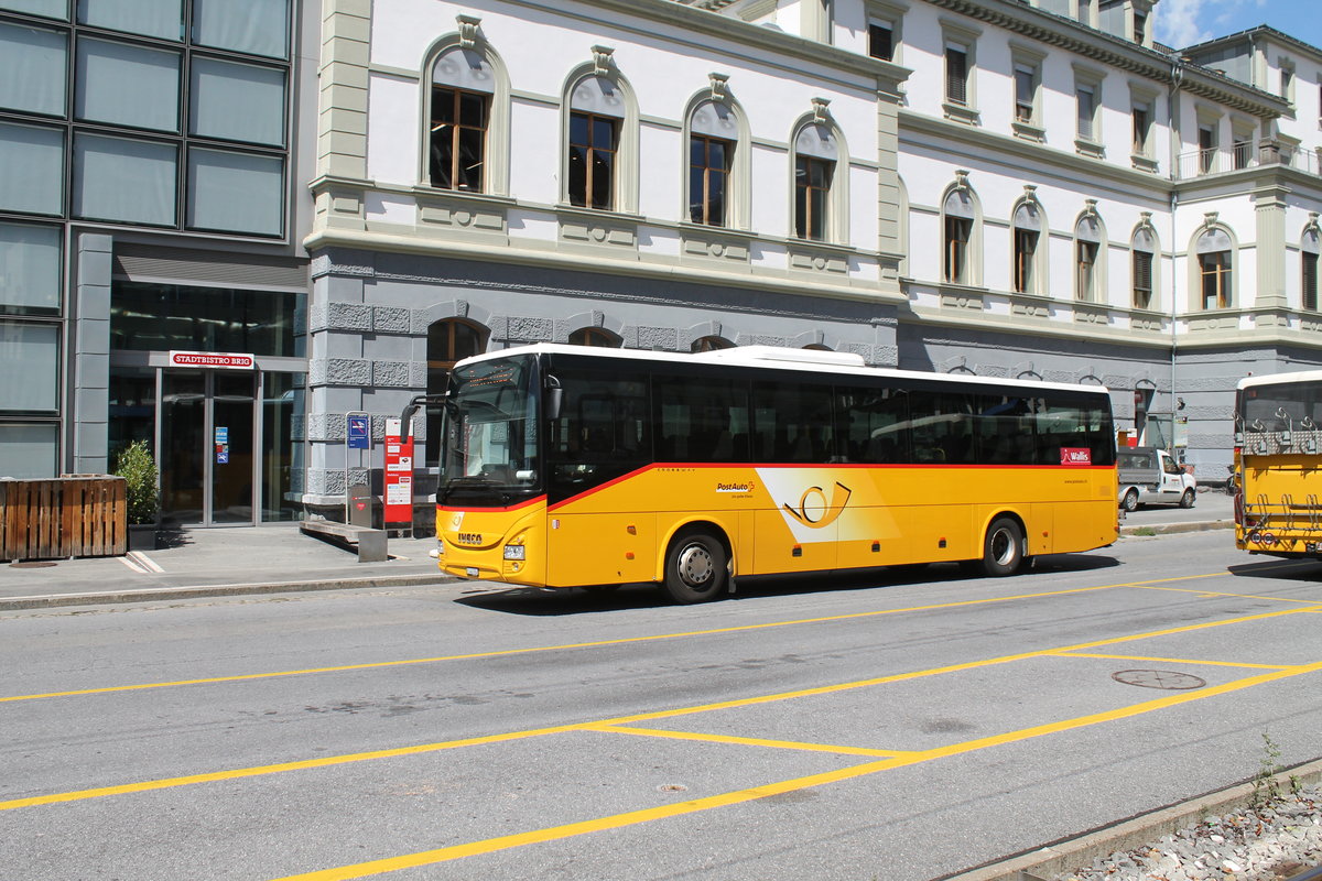Postauto/Regie Brig VS 445 904 (Iveco Irisbus Crossway 12) am 6.7.2020 beim Bhf. Chur
