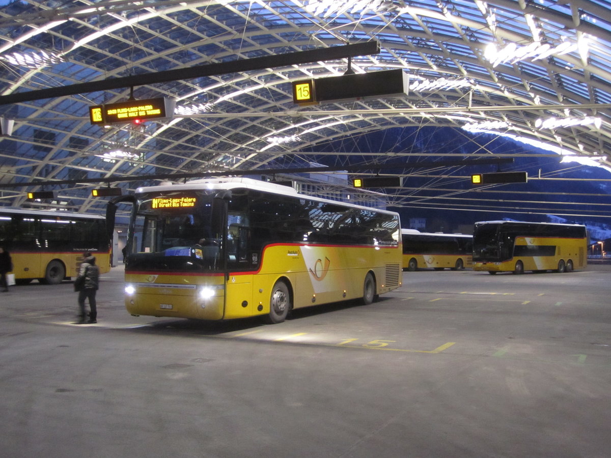 Postauto/Regie Chur GR 107 701 (VanHool T915 Atlino) am 12.2.2019 beim Bhf. Chur