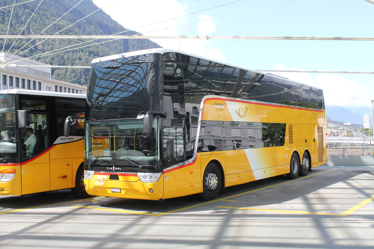 Postauto/Regie Chur GR 170 402 (VanHool TX25 Astromega) am 6.7.2020 beim Bhf. Chur