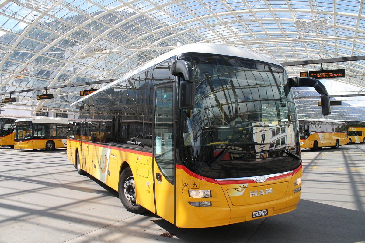 Postauto/Regie Chur GR 173 202 (MAN Lion's Regio R12) am 6.7.2020 beim Bhf. Chur