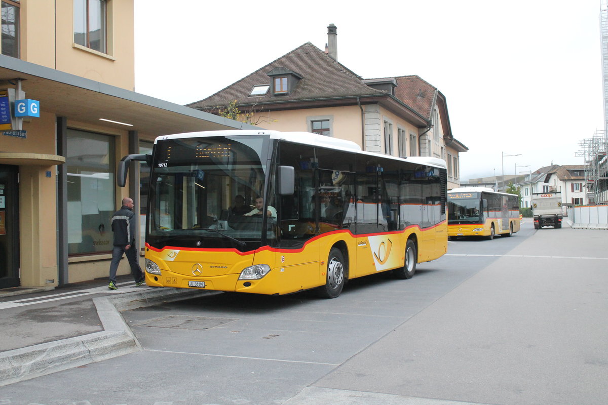 Postauto/Regie Delémont JU 36197 (Mercedes Citaro C2 O530K) am 22.10.2019 beim Bhf. Delémont