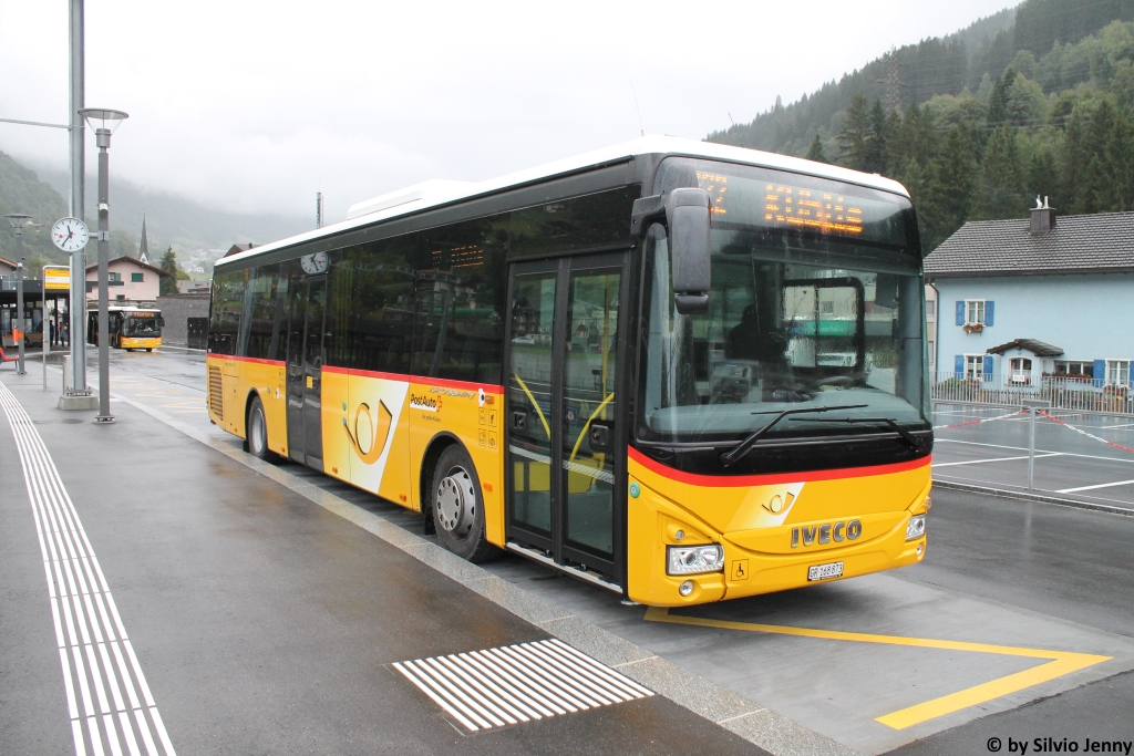 Postauto/Regie Prättigau GR 168 873 (Iveco Irisbus Crossway 12LE) am 12.9.2017 beim Bhf. Küblis