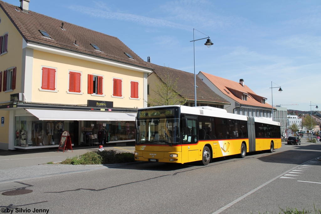 Postauto/Regie Zürcher Unterland Nr. 143 (MAN A23) am 14.4.2015 in Bülach, Sonnenhof