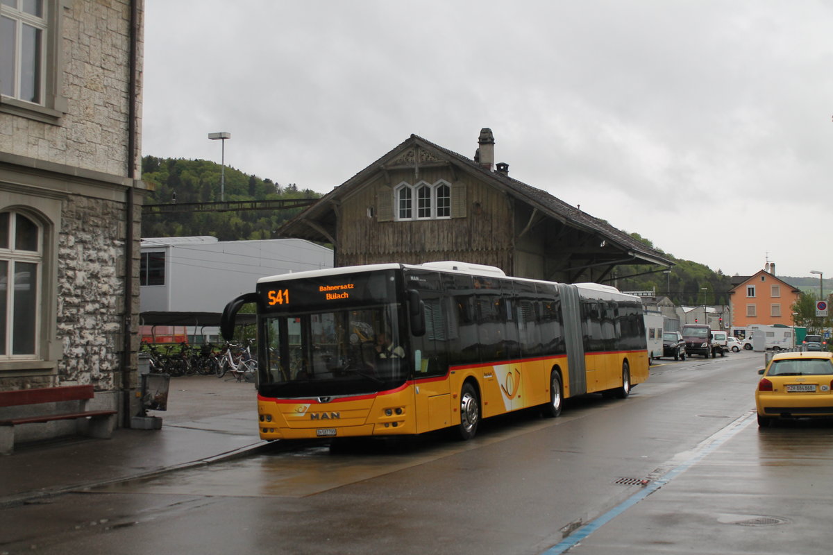 Postauto/Regie Zürcher Unterland Nr. 366 (MAN A23 Lion's City G) am 4.5.2019 beim Bhf. Wülflingen. Am Wochenende des 4. und 5. Mai 2019 war die Bahnlinie Winterthur - Bülach zwischen Wülflingen und Embrach infolge Bauarbeiten unterbrochen. 4 Postautos der Regie Zürcher Unterland waren für den Bahnersatz im Einsatz. Die Busse fuhren ab Wülflingen durchgehend bis Bülach, da sie Embrach zu spät für den Bahnanluss erreicht hätten.