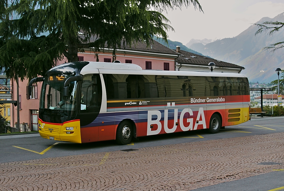 Postbus MAN Lions Regio vor dem Bahnhof Bellinzona am 07.05.2019