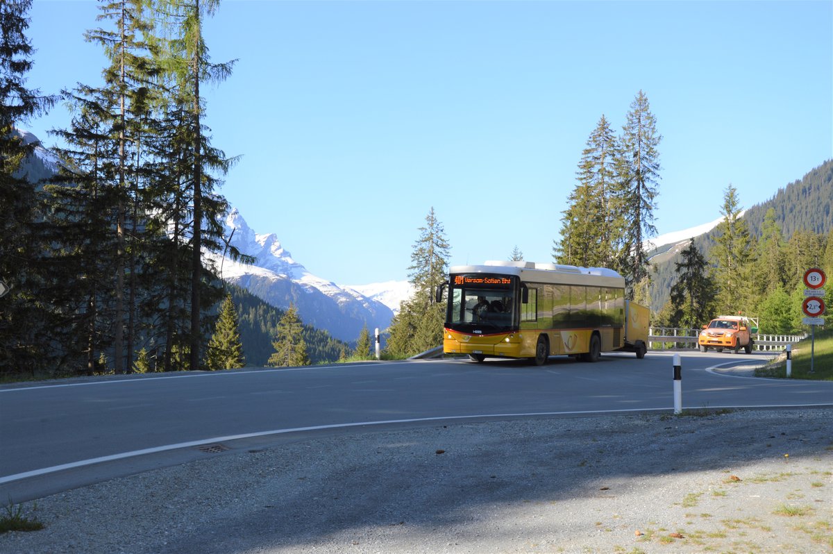 Postbus mit Hänger im Safiental 3.6.18