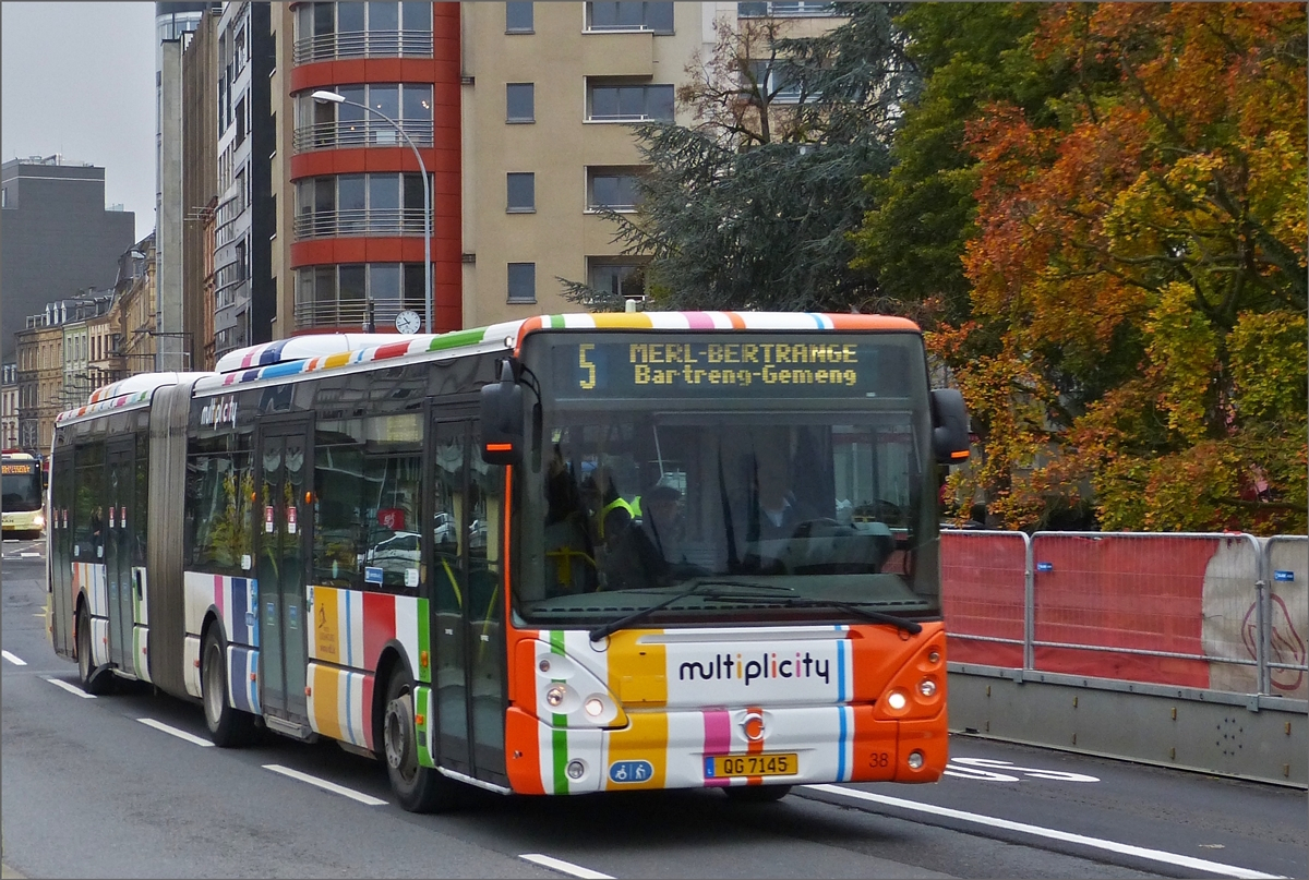 QG 7145, Irisbus Citelis Gelenkbus des VDL, auf der neuen Streckenführung aus Richtung Hauptbahnhof in die Ober Stadt der Stadt Luxemburg.  06.11.2019