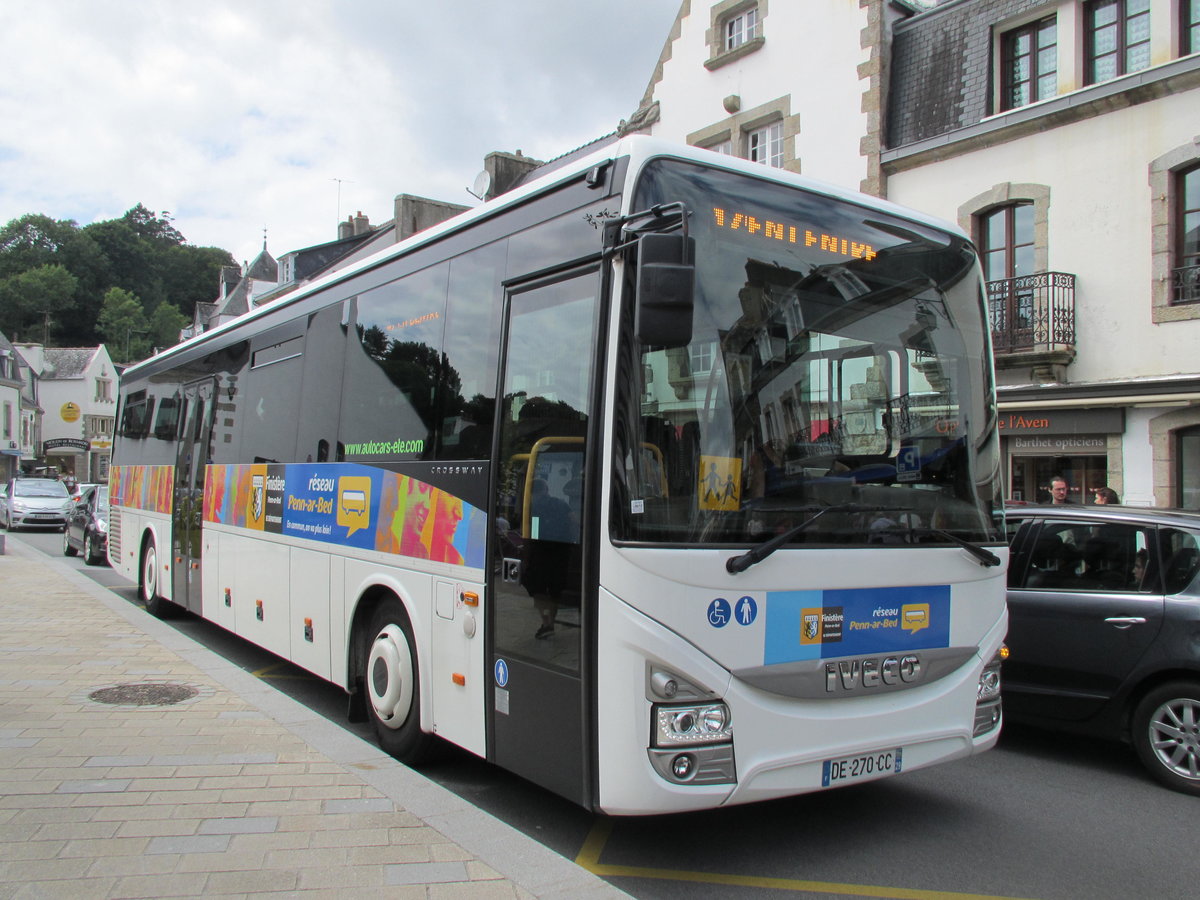 Réseau Penn-ar-Bed-Iveco Crossway an der Haltestelle beim Hotel de Ville von Pont-Aven am 27.7.17