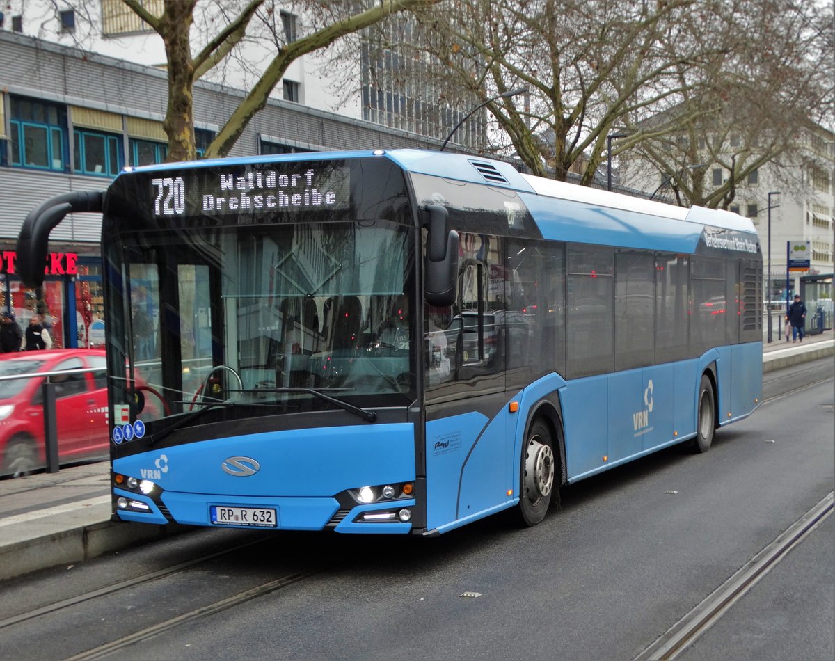 Rau Bustouristik Solaris Urbino 12 im VRN Lack am 16.12.17 auf der Linie 720 in Heidelberg