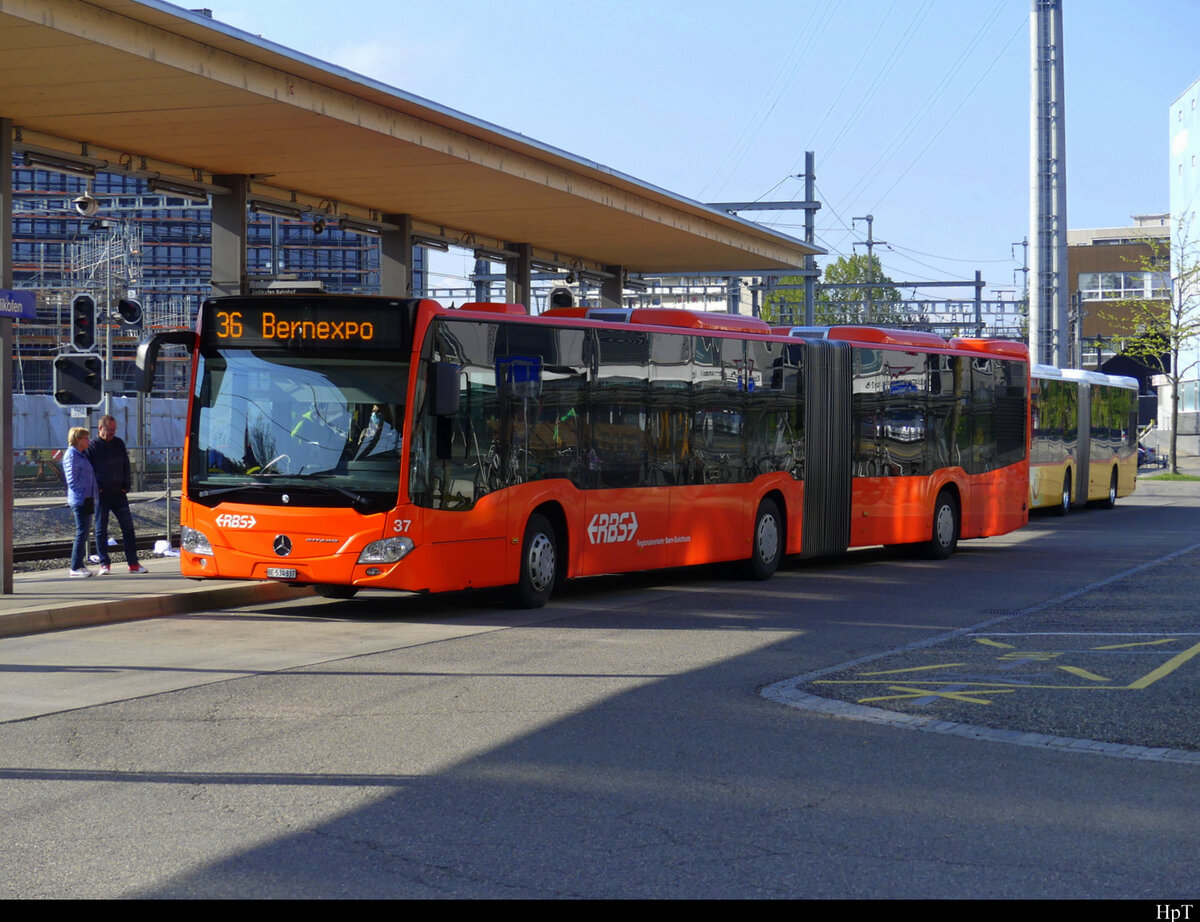 RBS - Mercedes Citaro  Nr.37  BE  534337 bei den Bushaltestellen beim Bahnhof Zollikofen am 01.05.2022