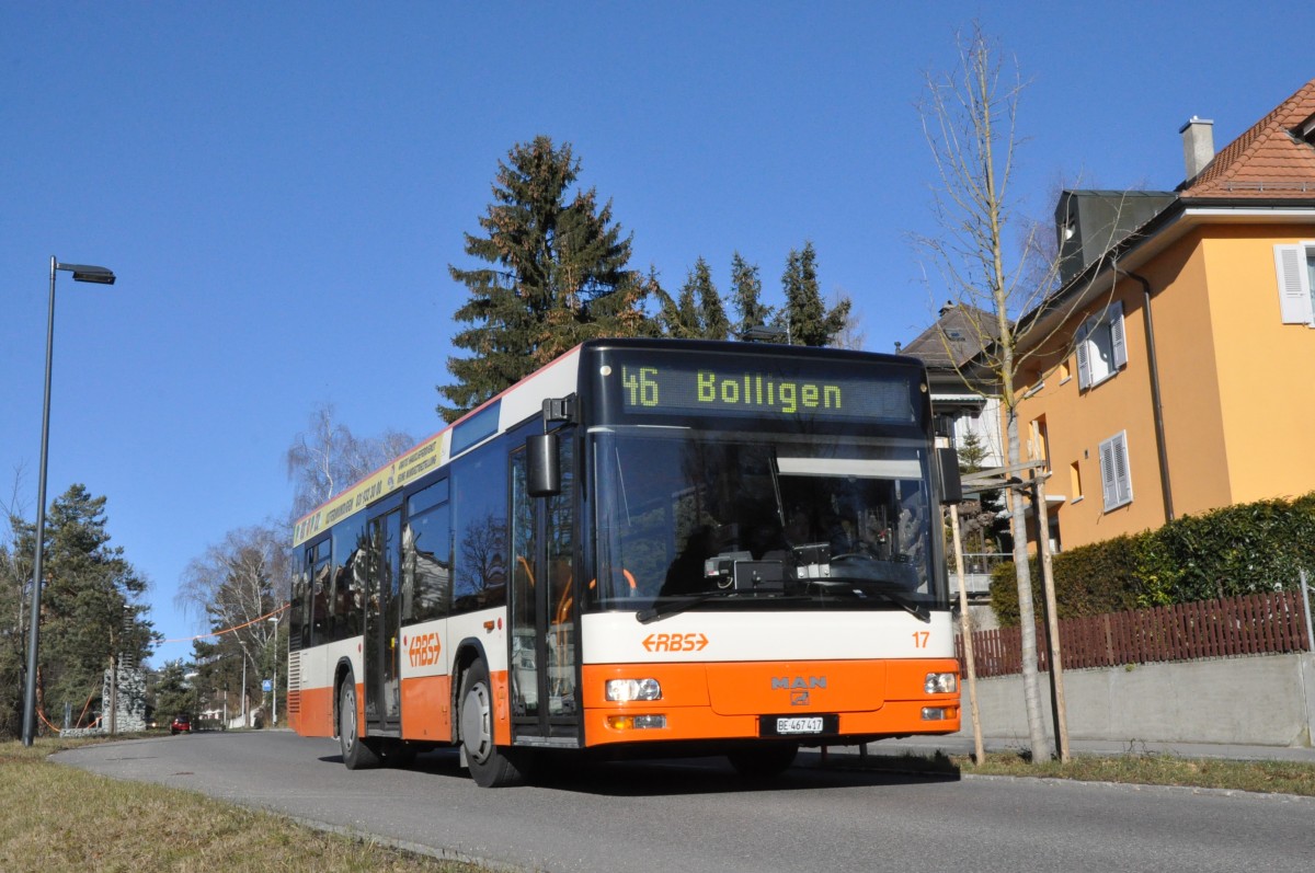 RBS, Worblaufen Nr. 17/BE 467'417 MAN am 12. Februar 2014 zwischen Sternen und Bahnhof Bolligen.