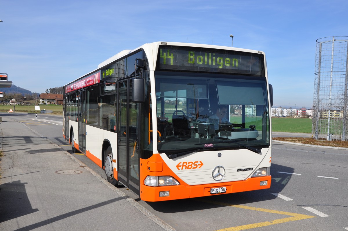 RBS, Worblaufen Nr. 2/BE 366'002 Mercedes am 18. März 2014 auf der Linie 44 in Gümligen Sonnenfeld.