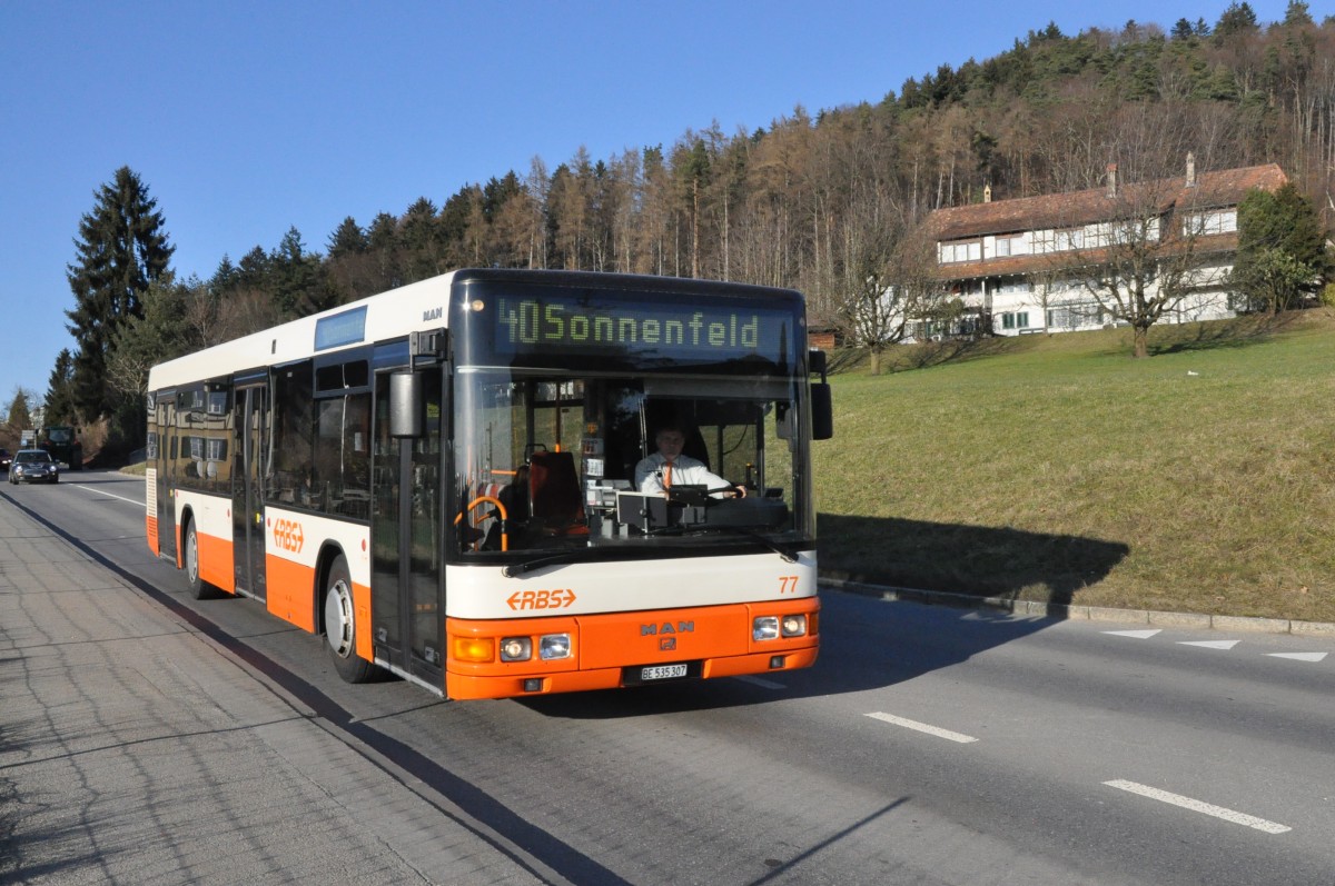 RBS, Worblaufen Nr. 77/BE 535'307 MAN (ex Nr. 7) am 20. Februar 2014 zwischen Kappelisacker und Aespliz.