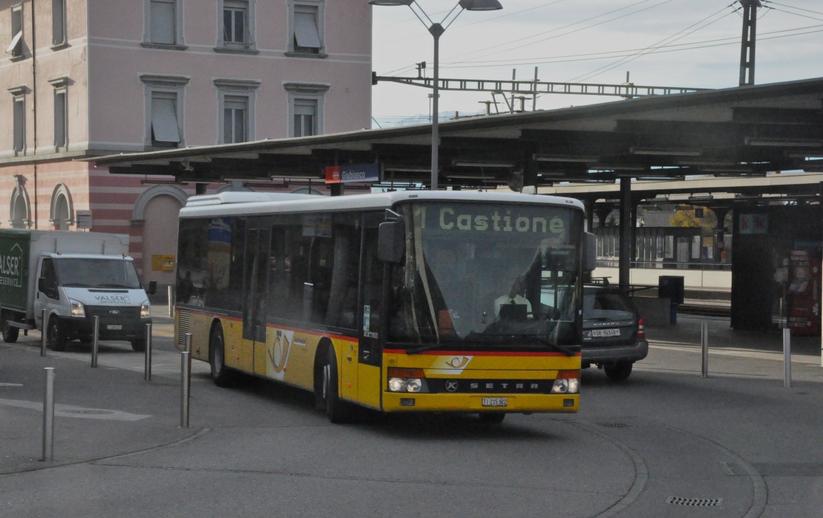 Regie Bellinzona. Setra S315NF (TI 215'322, ex Stutz, Oberlunkhofen) in Giubiasco, Stazione. (22.12.2014)
