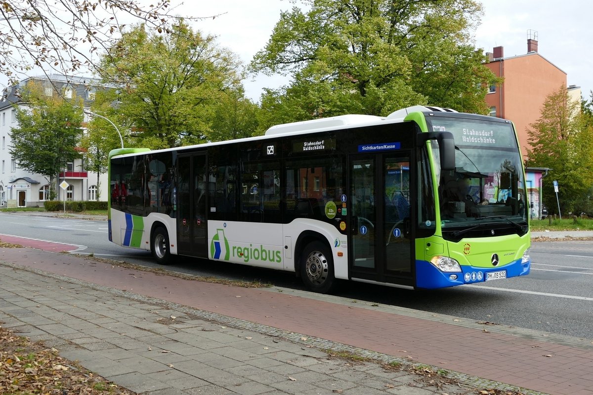 Regiobus Potsdam Mittelmark mit dem Mercedes -Benz Ciataro C2 /PM-RB 520, der Linie 629. Teltow Stadt im Oktober 2019.