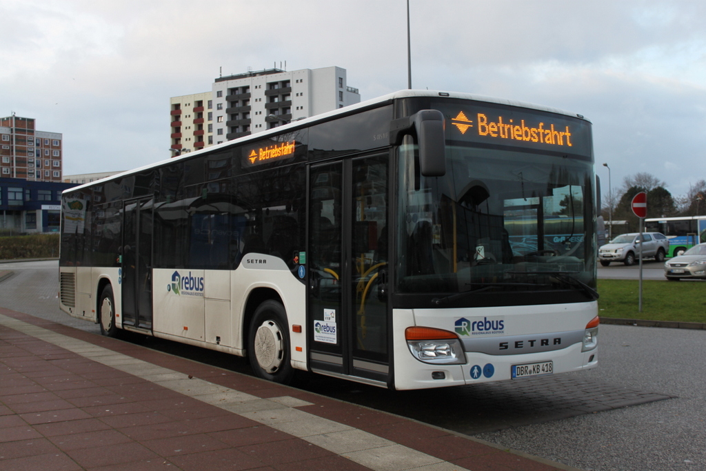 Regionalbus Rostock-ReBus Sestra stand in Hhe Rostock Hbf/Sd.29.11.2015