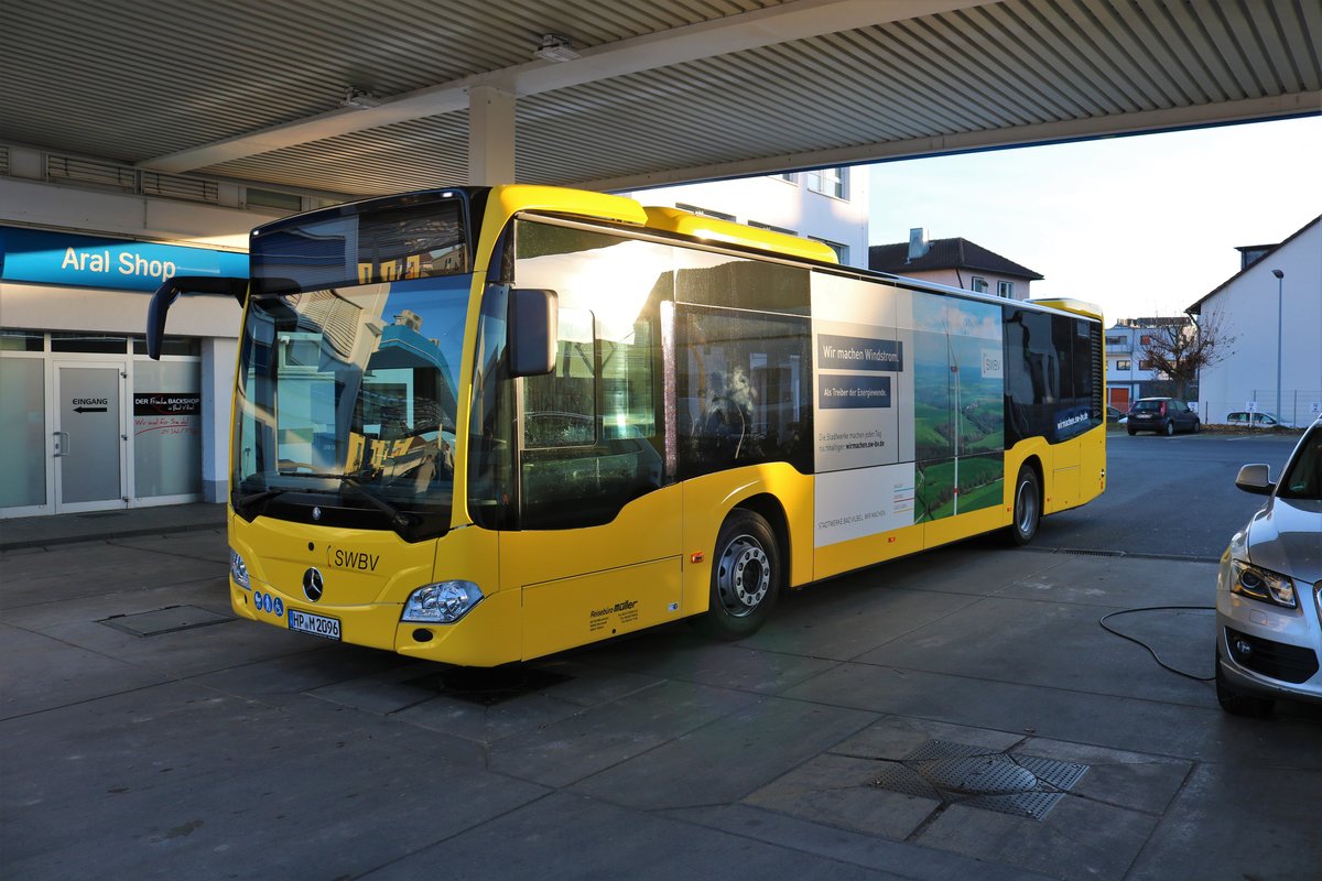 Reisebüro Müller Mercedes Benz Citaro 2 der für die Stadtwerke Bad Vilbel fährt am 21.11.20 beim Tanken in Bad Vilbel