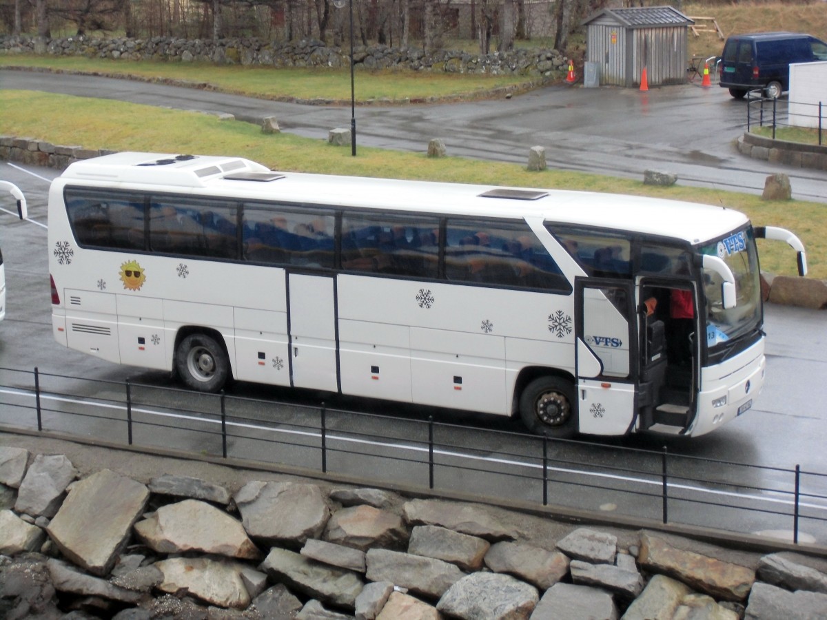 Reisebus Mercedes am 08.04.14 in Eidfjord (Norwegen)