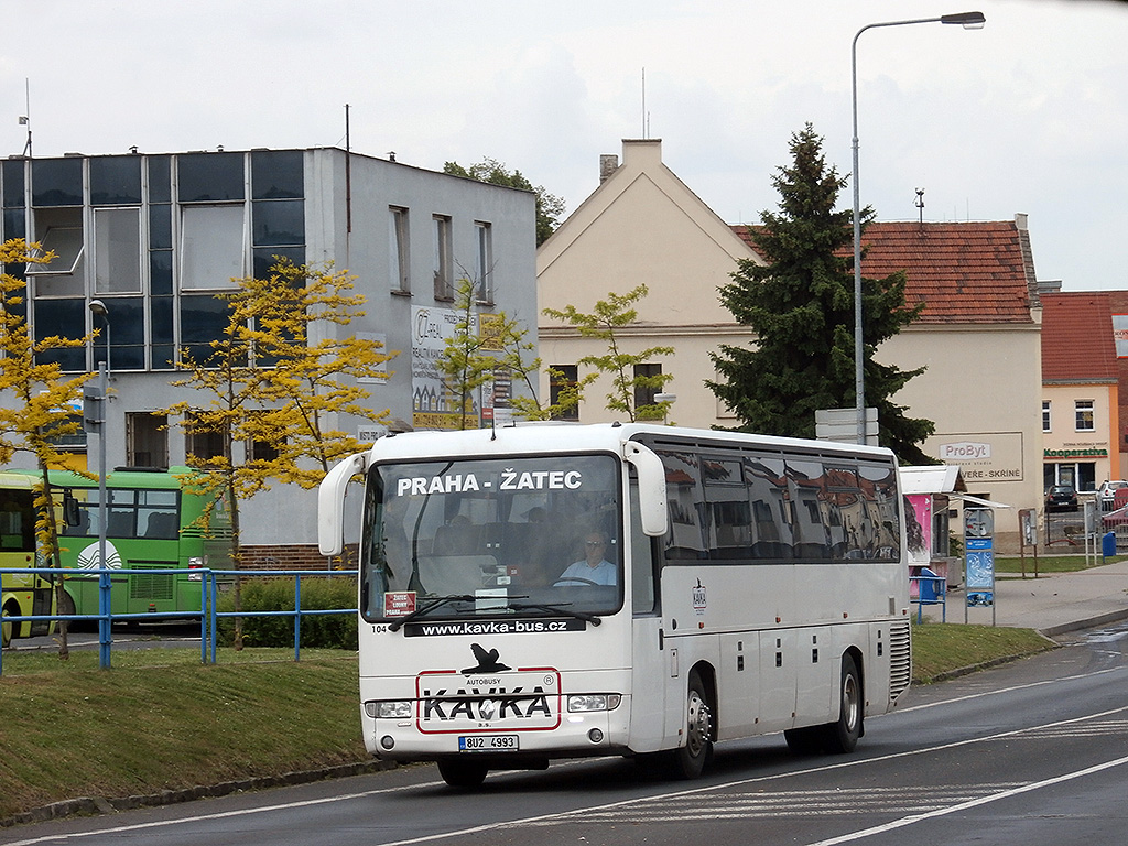 Renault Iliade auf der Linie zwischen Žatec und Praha. (21.5.2015, Louny)