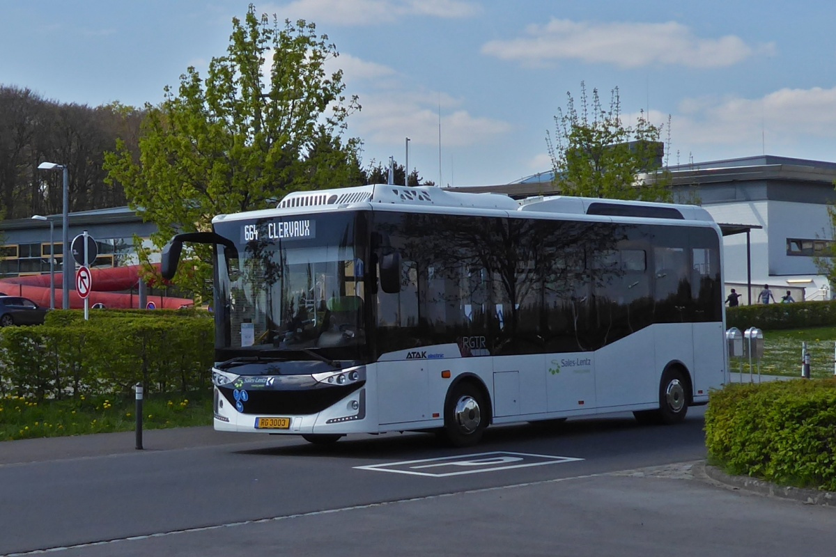 RG 3003, Karsan Atak eBus von Sales Lentz, bediennt die Linie 664 Vianden – Clervaux, gesehen an der Haltestelle im ParcHosingen. 04.2022